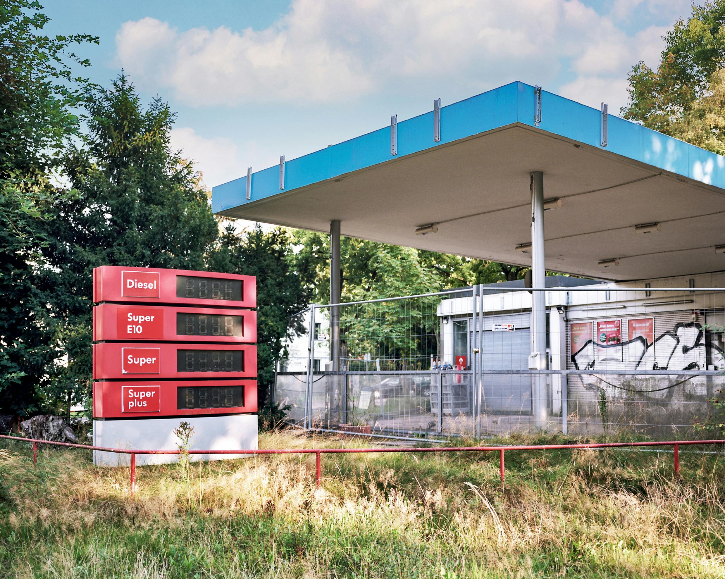Super Micro surges after Q3, but analysts remain neutral on corporate governance concerns — Photo by Simberto Brauserich on P