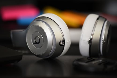 White Beats Oleh Dr. Dre Wireless Headphones