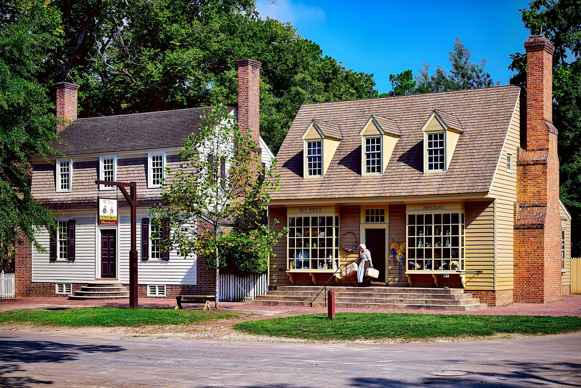 Charming colonial architecture of historic buildings in Williamsburg, showcasing classic design.