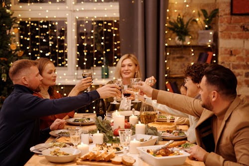 免费 家人一起吃圣诞大餐 素材图片