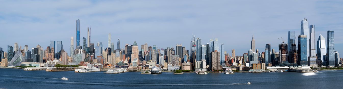 Eleganter Himmel & Skyline – Architektur Hintergrundbild (von Nelson Marulanda, 16284×4237, #5784601)