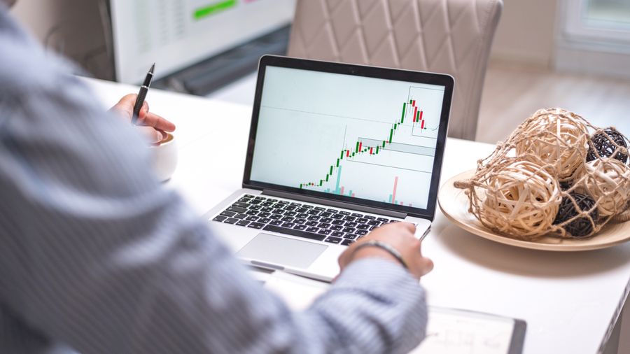 Selling Photos Online: The Stock Photography Income Reality