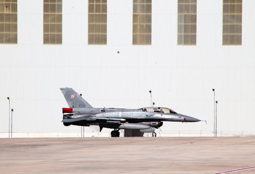 F-16c, 停, 機庫 的 免費圖庫相片