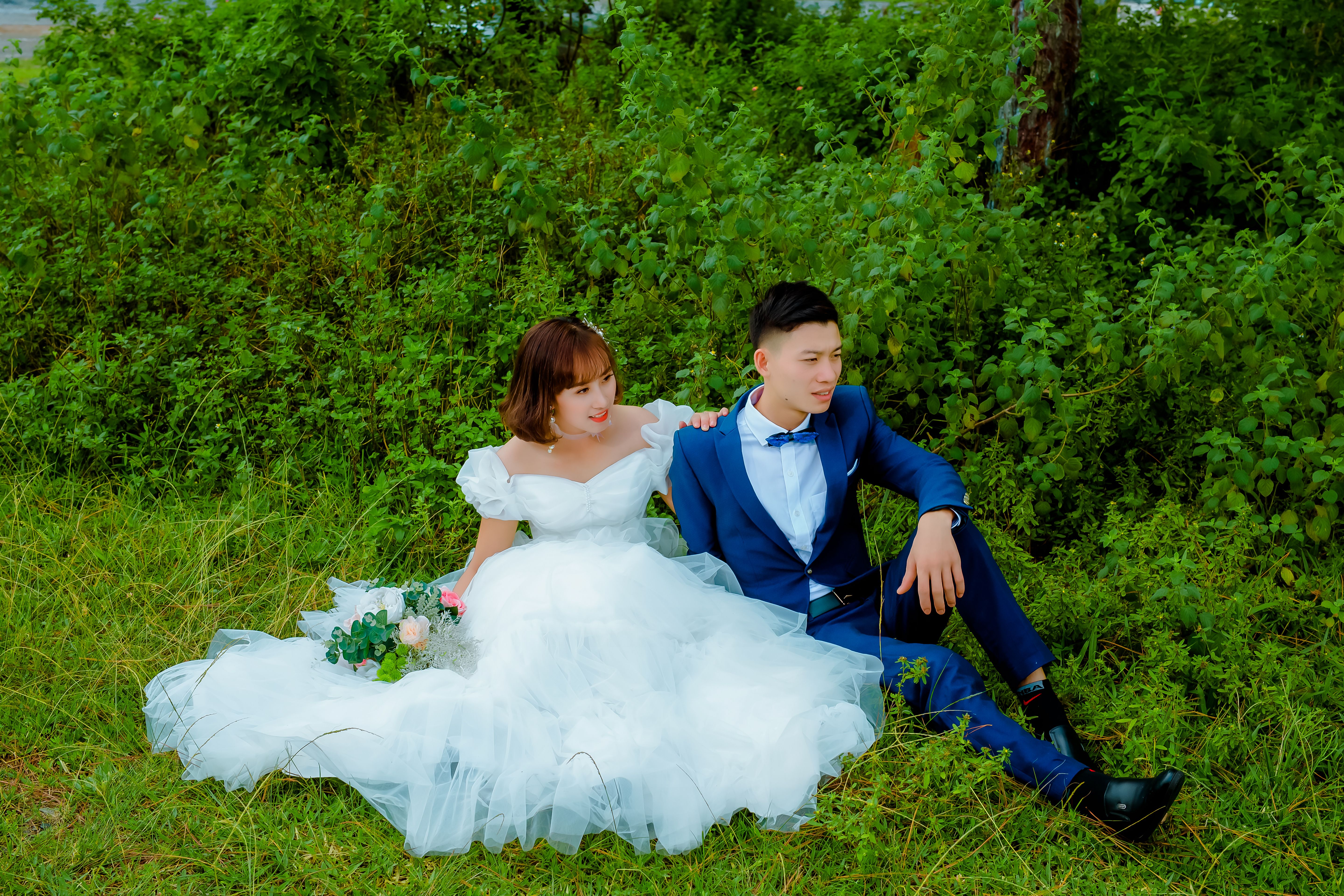 Zadarmo Fotobanka s bezplatnými fotkami na tému biele šaty, ceremónia, čierny oblek Fotka z fotobanky