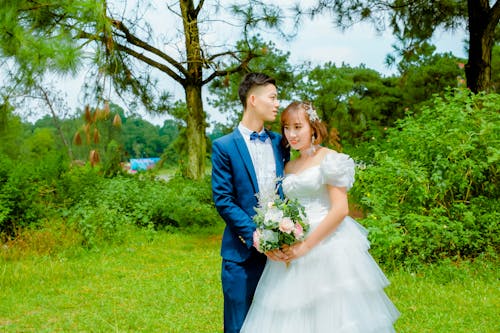 Gratis lagerfoto af ægteskab, asiatisk, brudekjole