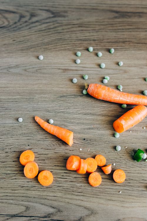 Free Flatlay of fresh carrots and peas on a wooden surface, perfect for healthy eating themes. Stock Photo