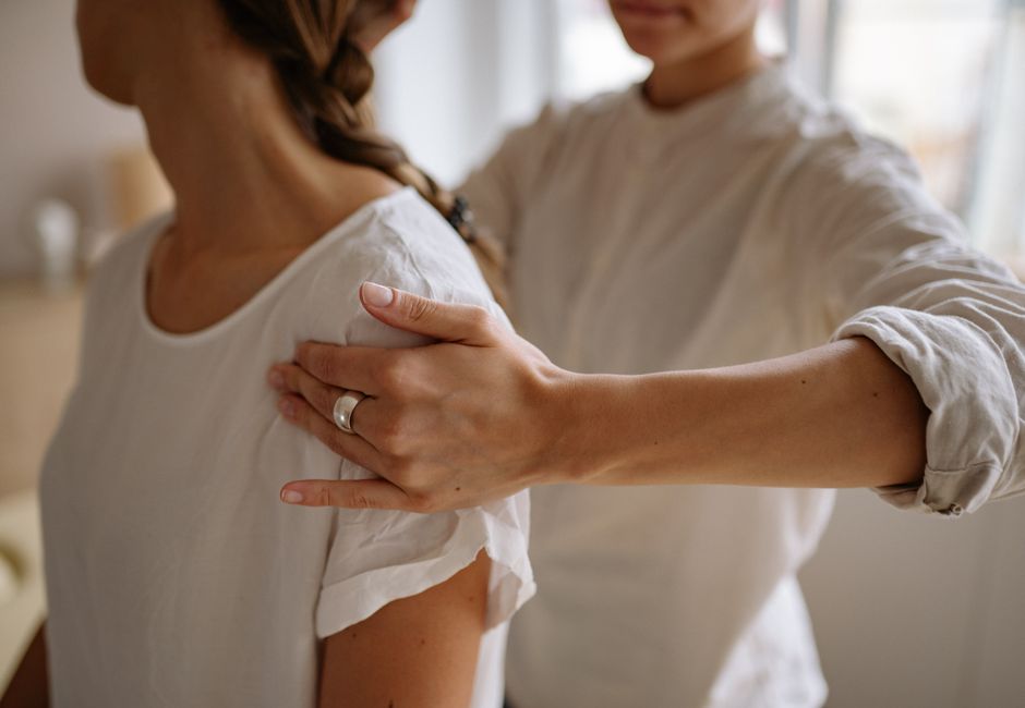 Back neck and shoulders massage Fulham — focused upper body tension relief