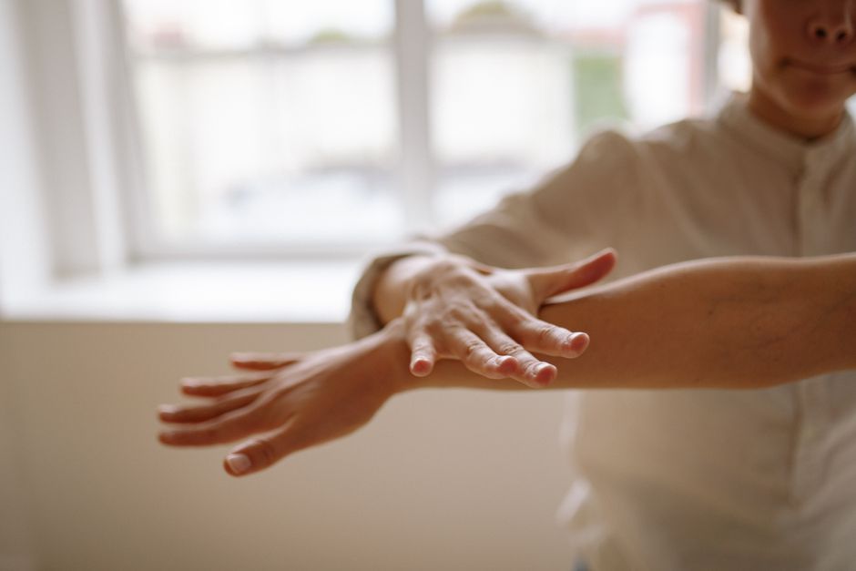 therapist hands client shoulder session
