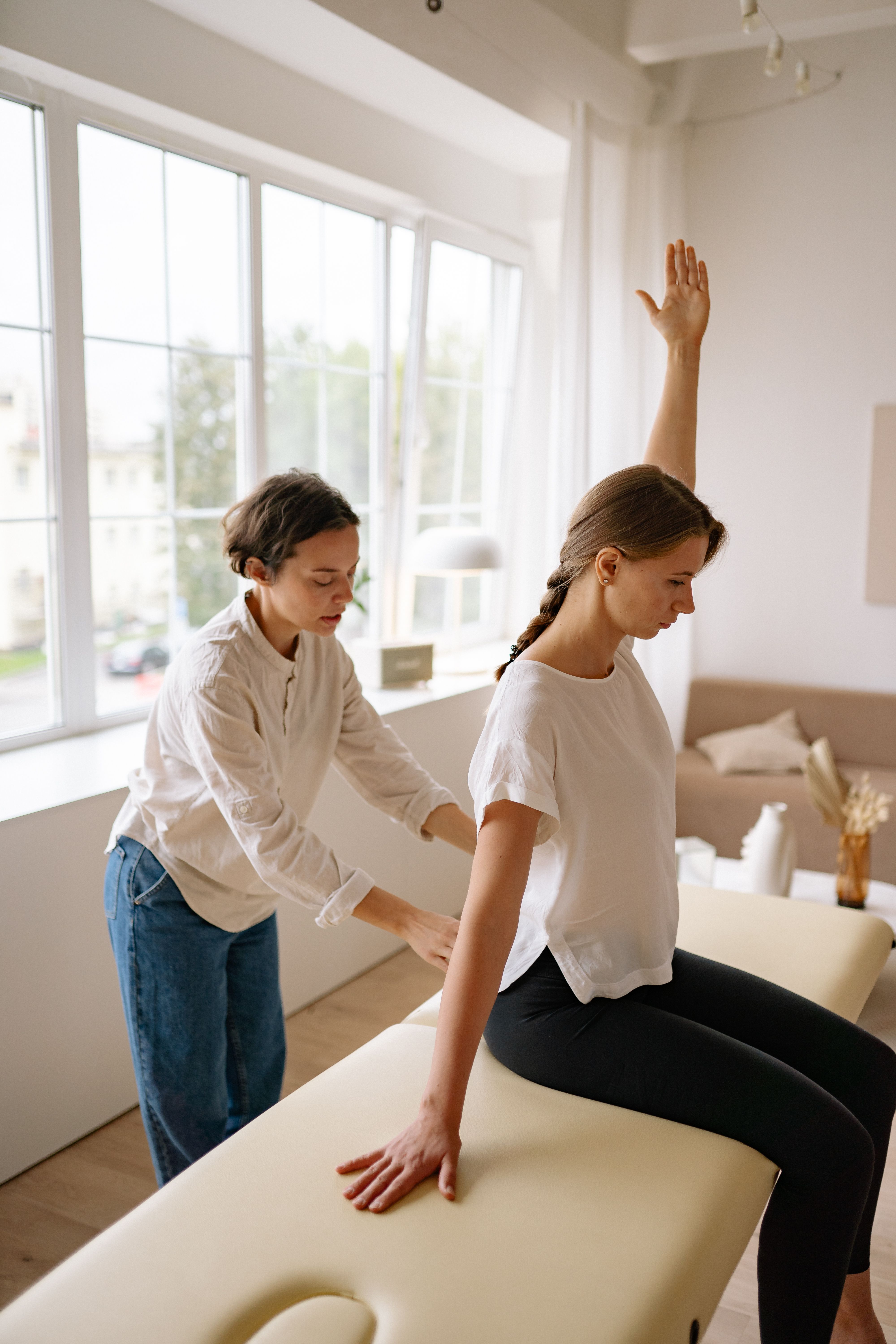 A Massage Therapist Putting Oil on a Client's Bare Back · Free Stock Photo