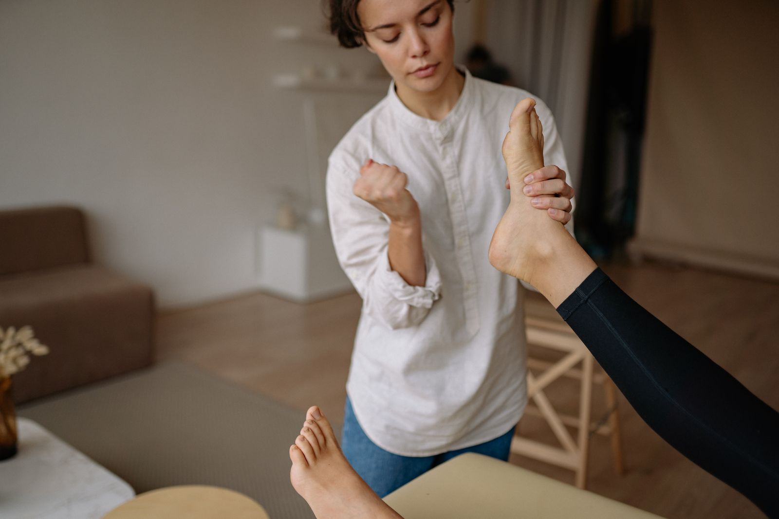Foot therapy scene showing a foot and heel, matching plantar fasciitis walking-support decisions. Photo: Pexels.