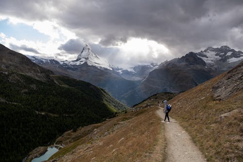 Δωρεάν στοκ φωτογραφιών με backpacker, rock, αγνώριστος