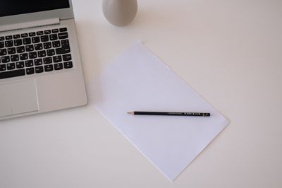 Course thumbnail: a desk workspace — photo by Yan Krukau on Pexels
