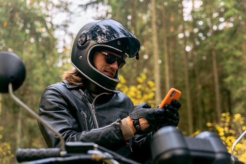 Free Základová fotografie zdarma na téma biker, černá kožená bunda, černé rukavice Stock Photo