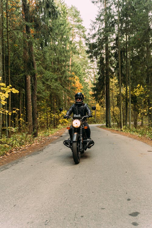 Základová fotografie zdarma na téma biker, černá kožená bunda, cesta