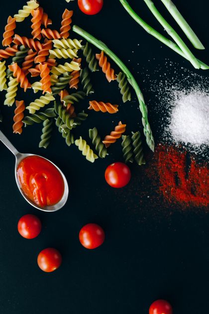 Flatlay of uncooked fusilli, asparagus and tomatoes by Nataliya Vaitkevich on Pexels