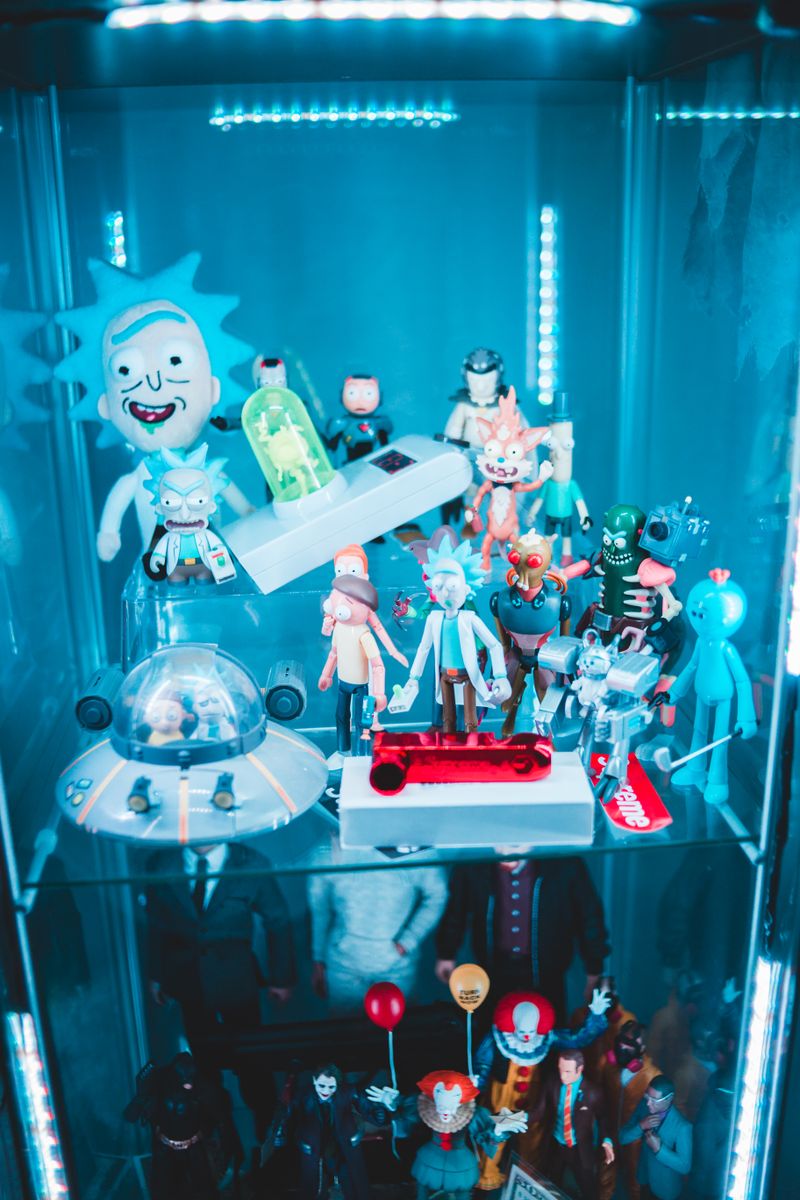 Assorted collectible figures representing Zombie Party review and BaiChaoHui figure assessment