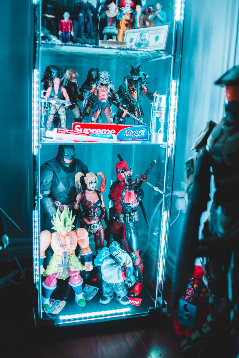 Various designer toy collectibles on display illustrating art toy lore and collectible storytelling in the designer toy market