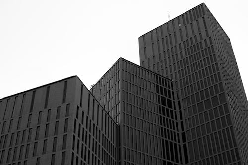 Photos gratuites de bâtiments, échelle des gris, fenêtres