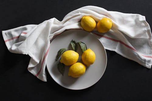 Free Fresh Lemons on a Plate Stock Photo