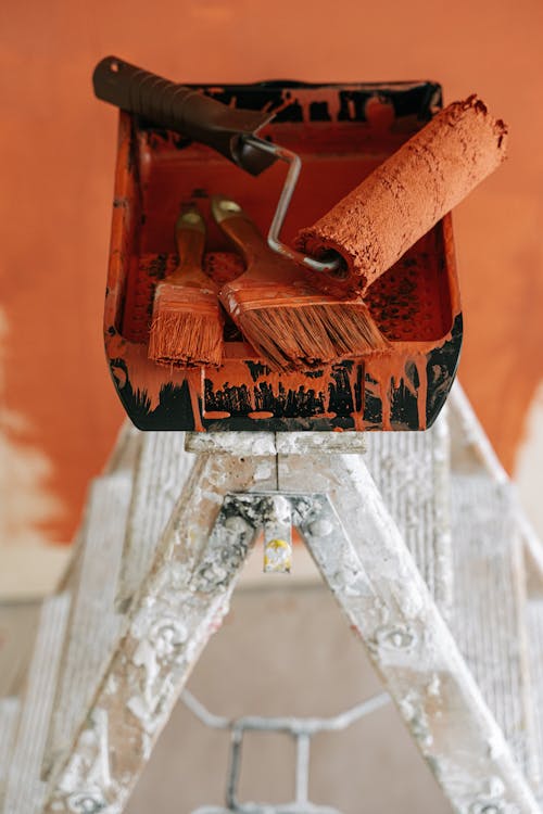 Foto profissional grátis de escada de mão, manchado, materiais de pintura