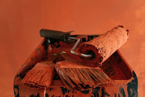 Free Dirty Paint Roller and Brushes on Plastic Tray Stock Photo