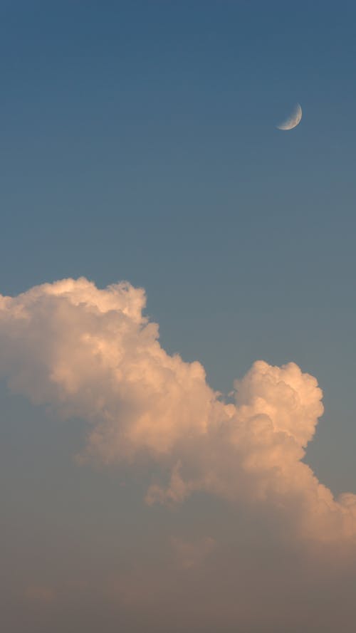 akşam gökyüzü, ay içeren Ücretsiz stok fotoğraf