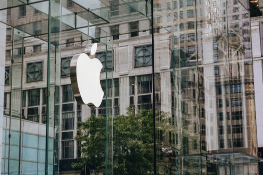 Robinhood shares drop 5% after missing Q3 profit estimates