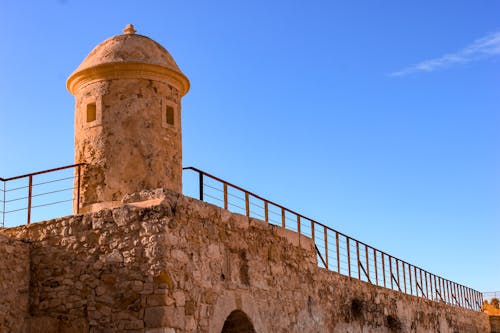 Gratis stockfoto met blauwe lucht, fort, hek