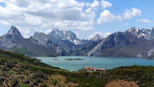 Darmowe zdjęcie z galerii z fotografia przyrodnicza, góry, jezioro