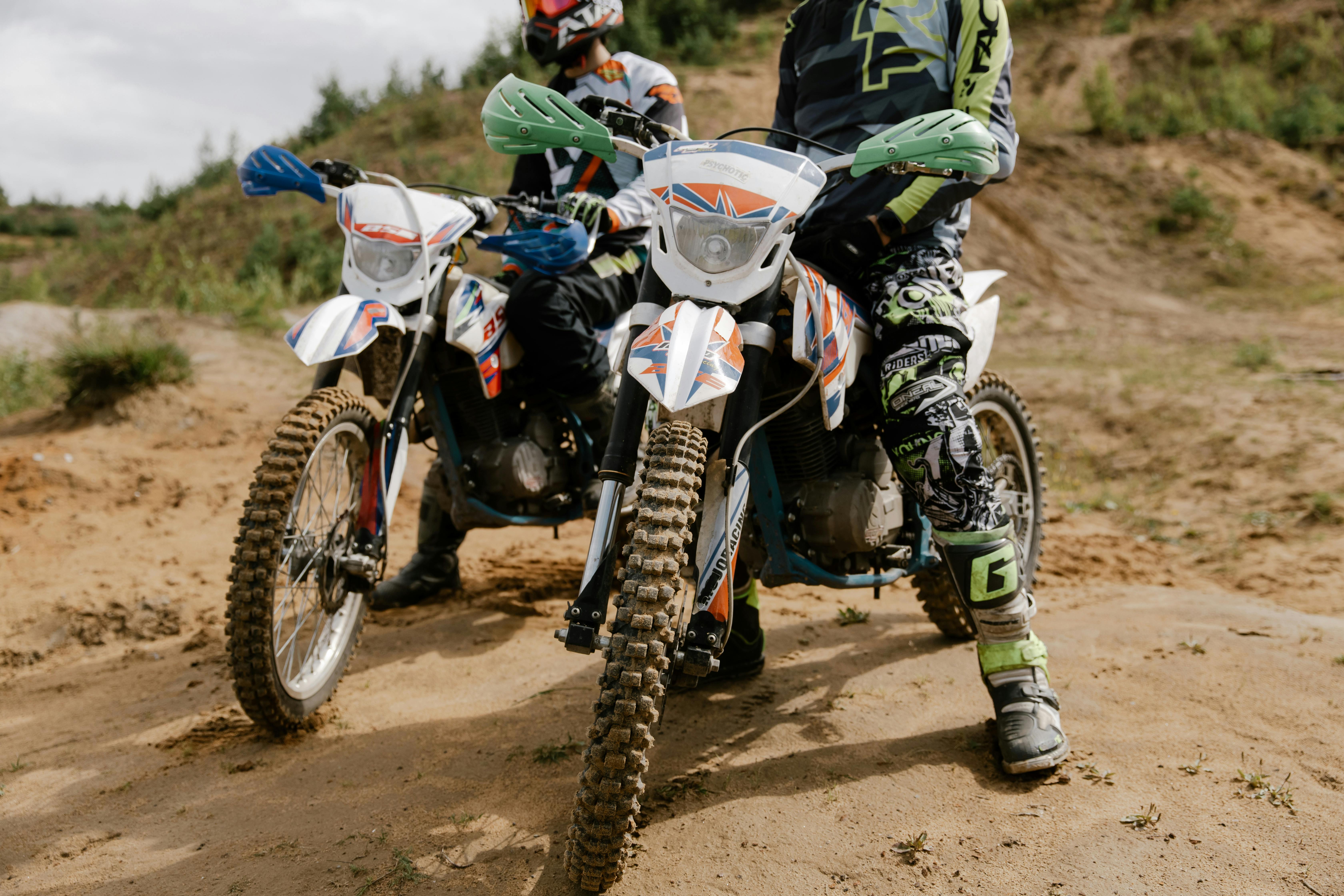 Motociclista Foto de stock y más banco de imágenes de Motociclista