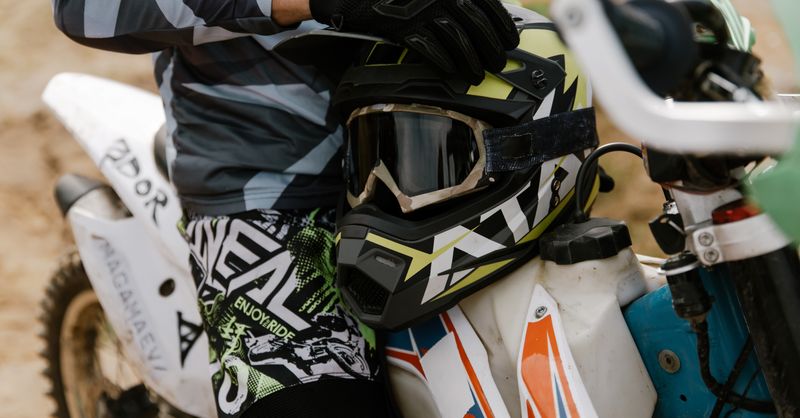 Équipement moto : casque, gants, blouson, roulez mieux protégé