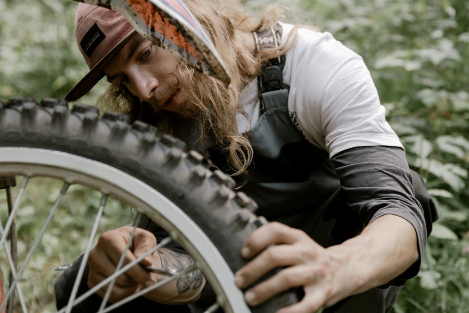 Gear Maintenance Tutorial with Step‑by‑Step Overlays
