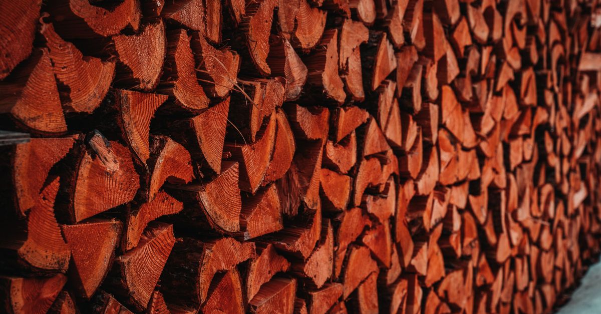 Demi-palette bûches de bois densifié 520 kg 02P OUTIL 2 PRO