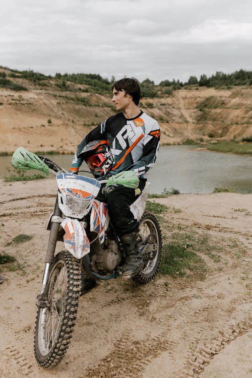 Free Photo of a Man on his Dirt Bike Stock Photo
