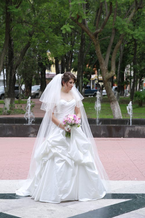 서 있는, 신부, 아름다운의 무료 스톡 사진