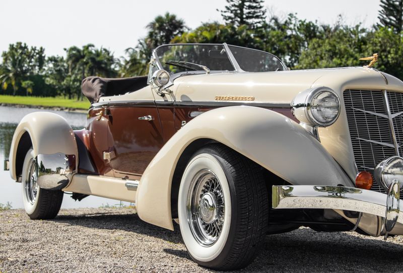 Vintage automobile exterior chrome and bodywork — Howard Rapp