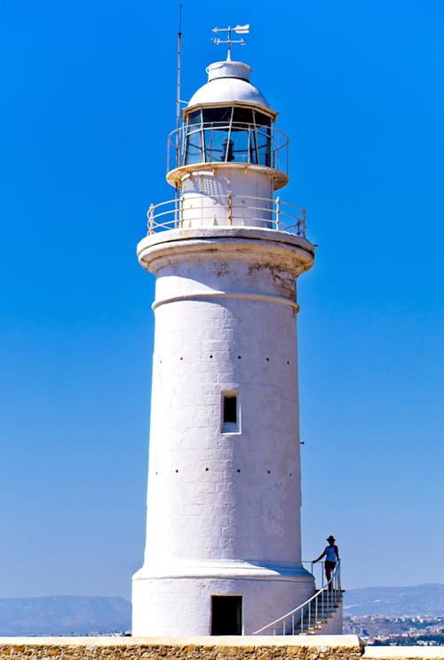 Foto profissional grátis de ângulo baixo, anônimo, ao ar livre