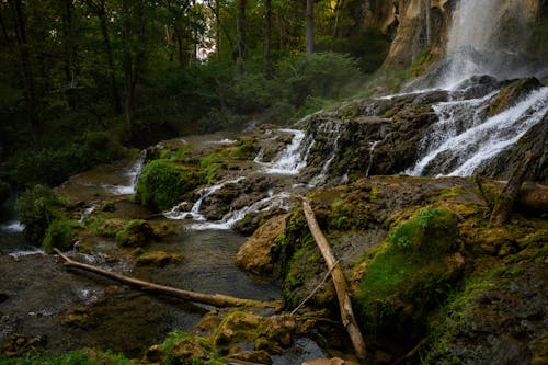 бесплатная Бесплатное стоковое фото с водопад, горы, зеленый Стоковое фото