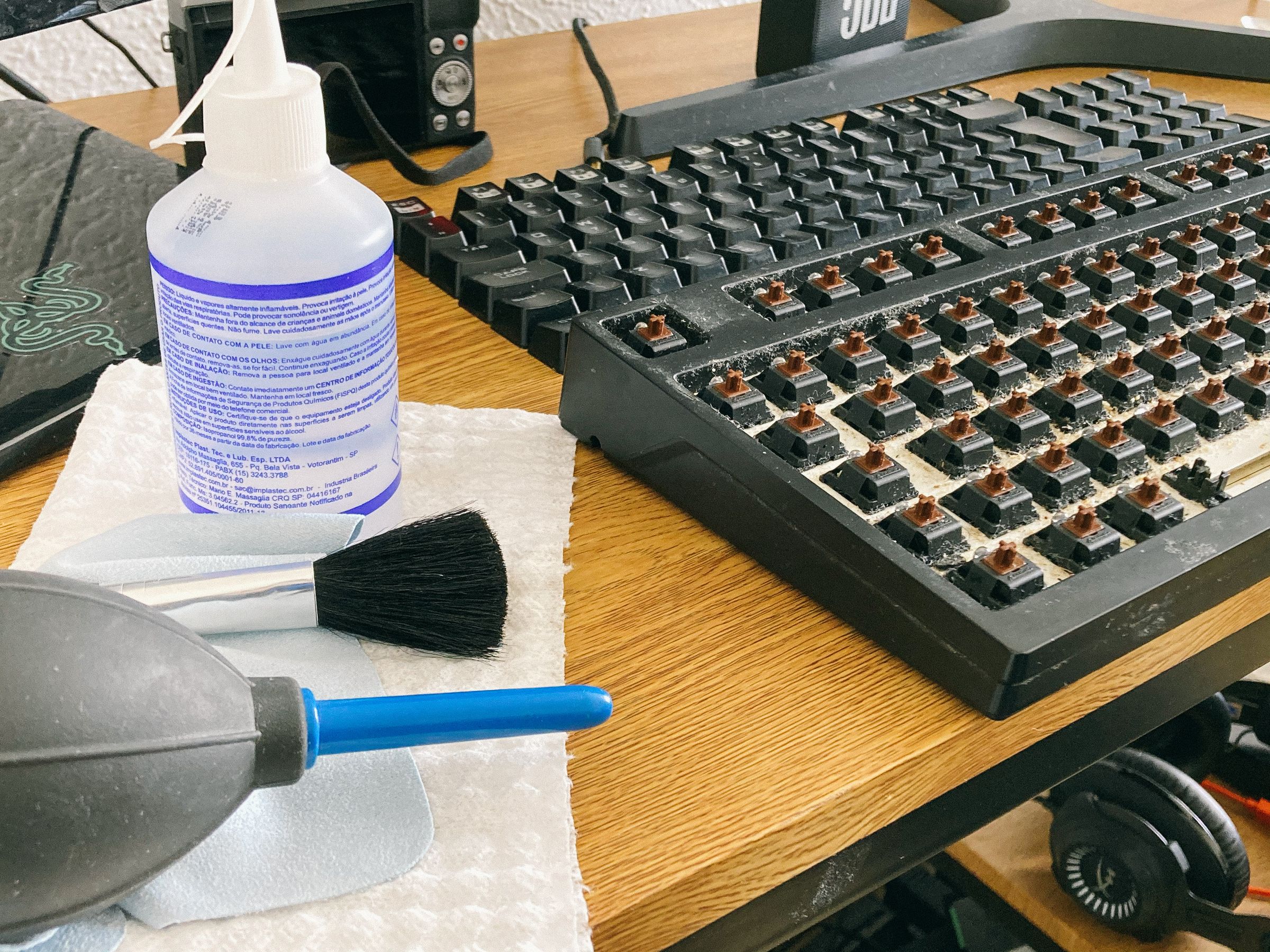 Mechanical keyboard maintenance tools arranged on a desk
