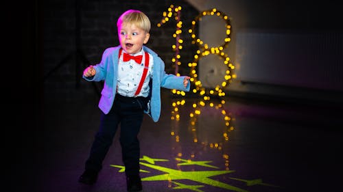 Foto profissional grátis de aniversário, cabelo loiro, comemoração