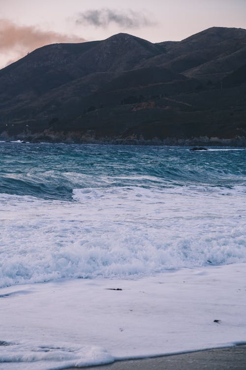 deniz dalgaları, deniz kıyısı, okyanus kenarı içeren Ücretsiz stok fotoğraf
