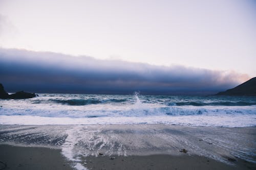 Foto d'estoc gratuïta de a la vora de l'oceà, aigua, descoratjador