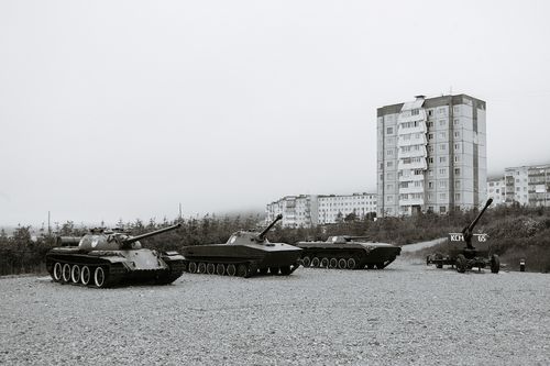 Free Black and white of monuments of various military vehicles on square in city Stock Photo
