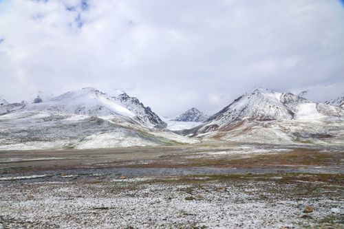 Free Experience the breathtaking snow-capped peaks of Gilgit-Baltistan under cloudy skies. Stock Photo
