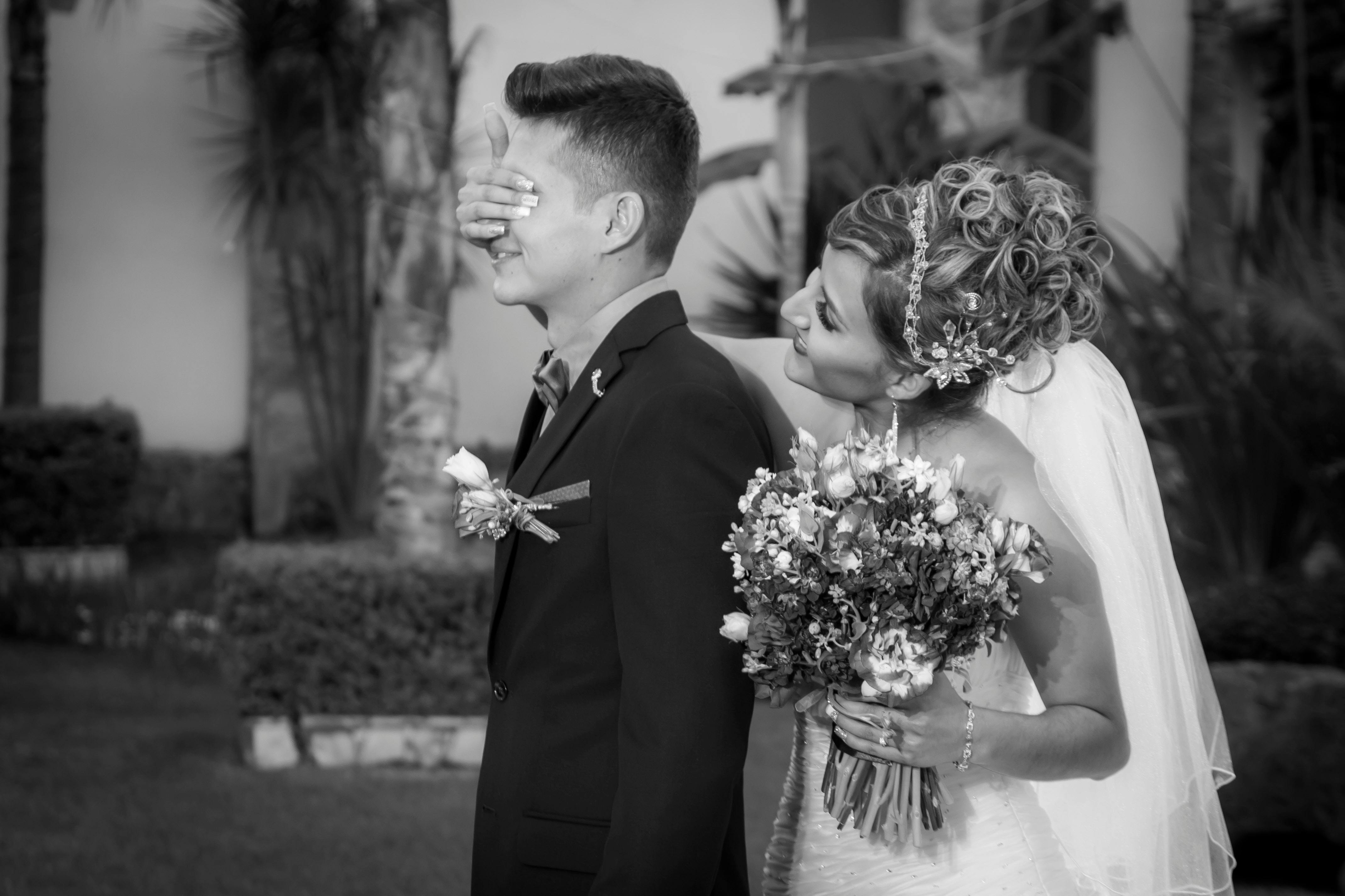 國際：閃婚驚喜！27歲男婚禮揭面紗竟是鬍鬚妻