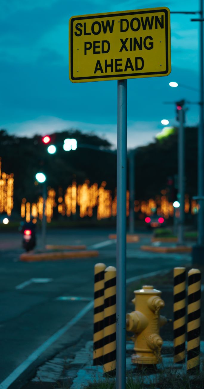 Estudio de Caso: Optimización del Tráfico Urbano mediante Señales Luminosas Inteligentes