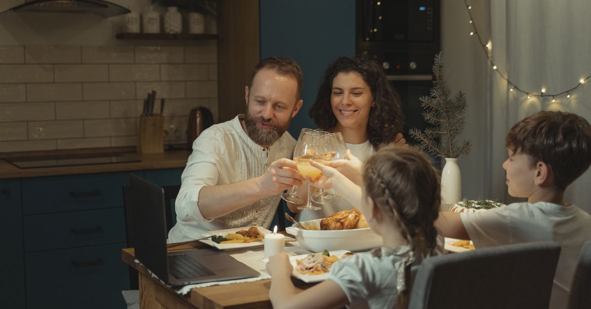 Éveiller la Magie de Noël avec des Traditions Familiales