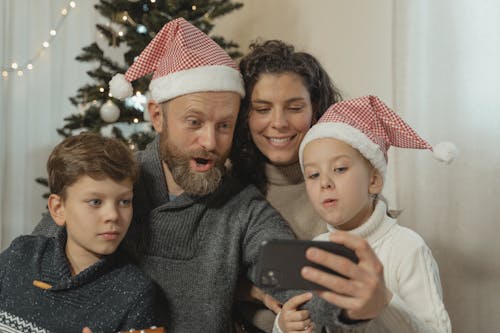 Fotos de stock gratuitas de adentro, amor, árbol de Navidad