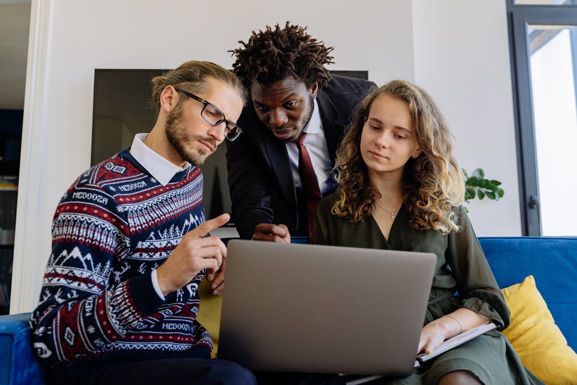 An agent explaining cash-out refinancing to a couple