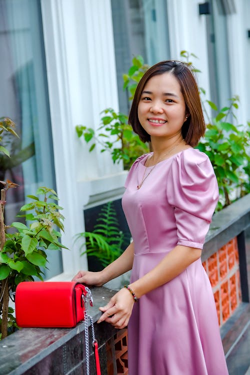 亞洲女人, 微笑, 手提包 的 免费素材图片